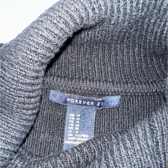 Forever 21 sweater - black & white with brown elbow patches - Picture 5 of 7